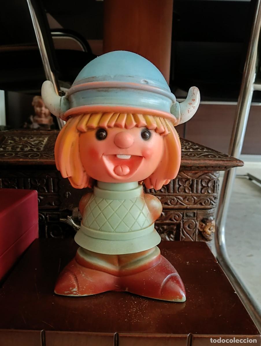 Figuras de goma y PVC: JUGUETE RETRO VINTAGE A&Ntilde;OS 70 - MU&Ntilde;ECO DE GOMA CON PITO / CHIFLA - VICKIE / WICKIE / VIKI EL VIKINGO