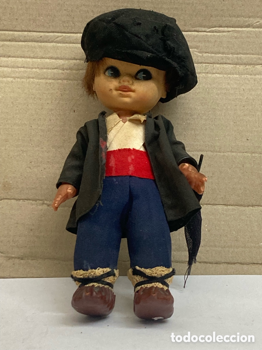 Rubber and PVC Figures: Este mu&ntilde;eco es un aldeano vasco de goma y pl&aacute;stico de la marca Hija de Julia Silvestre