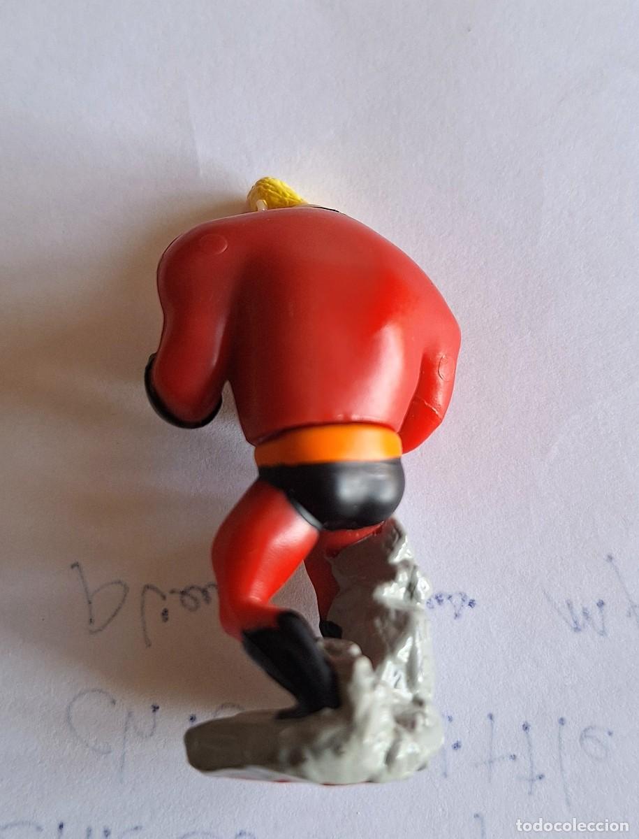 Figuras de goma Kinder: Kinder sorpresa Los Increibles Mr. Increible. - Foto 2