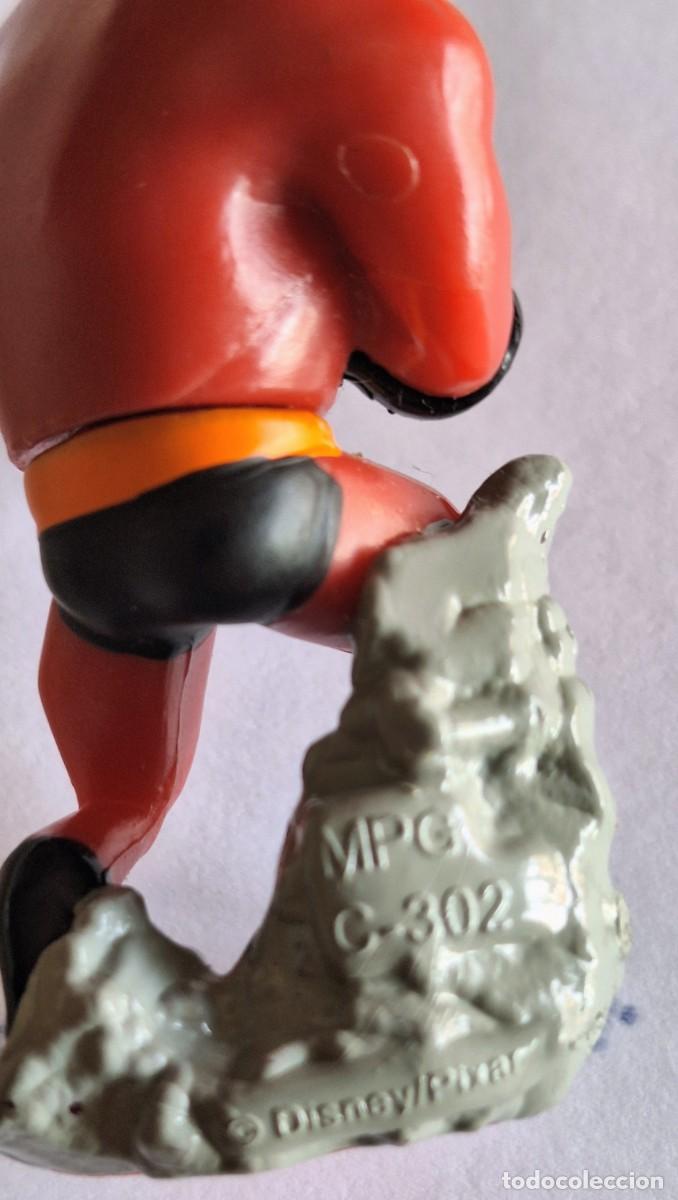 Figuras de goma Kinder: Kinder sorpresa Los Increibles Mr. Increible. - Foto 3