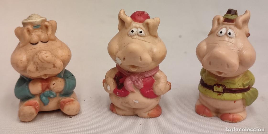 Figuras de goma y PVC: ANTIGUO JUEGO DE LOS LOS TRES CERDITOS DE GOMA, CAPUCHONES PARA LAPICEROS PARECE