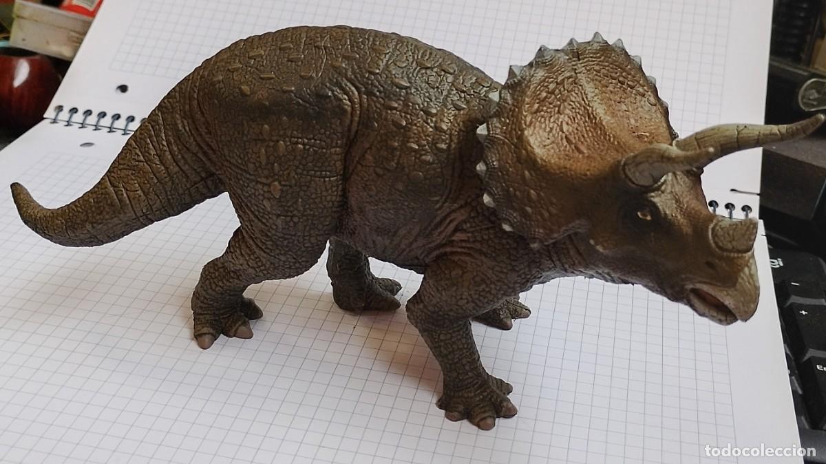 Figuras de goma y PVC: TRICERATOPS. Figura de PVC Buen peso y tama&ntilde;o. NUEVO.
