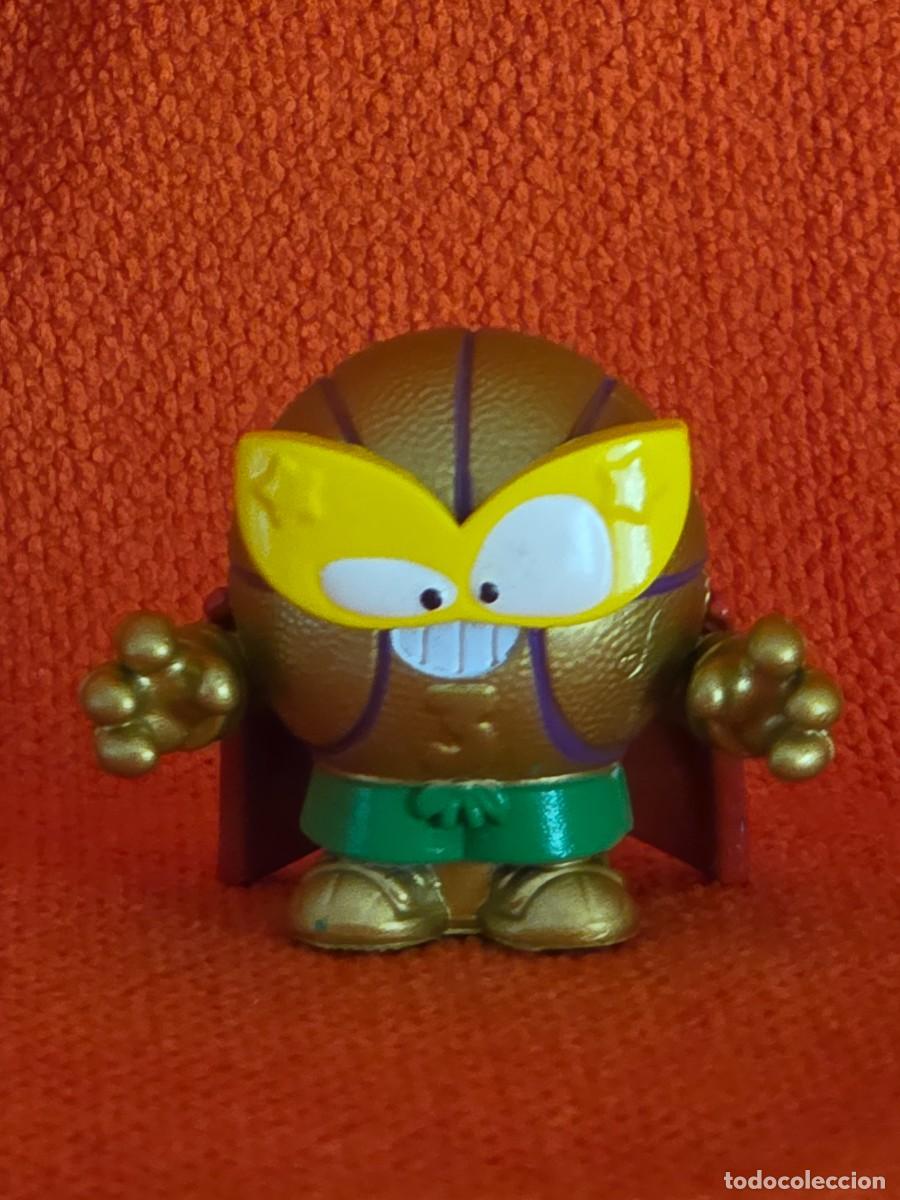 Figuras de goma y PVC: SUPERTHINGS N&ordm; H67 BIG DUNKY - SERIE 16 - SUPERZINGS DORADO