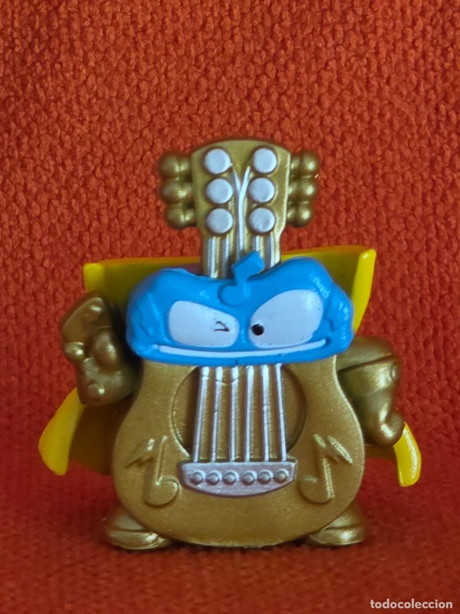 Figuras de goma y PVC: SUPERTHINGS N&ordm; H68 STAR GUITAR - SERIE 16 - SUPERZINGS DORADO