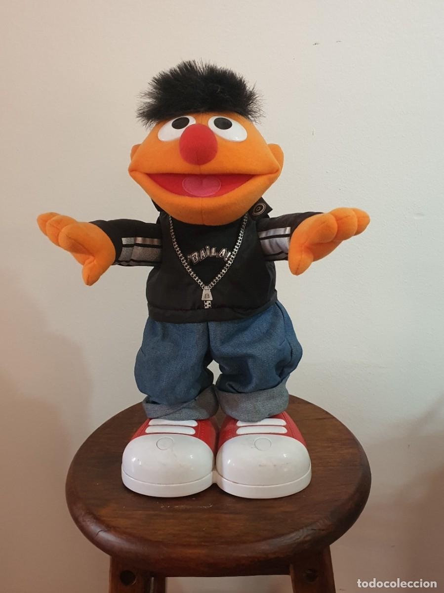Figuras de goma y PVC: Mu&ntilde;eco Epi Baila Barrio S&eacute;samo Mattel 2005 (Colecci&oacute;n)