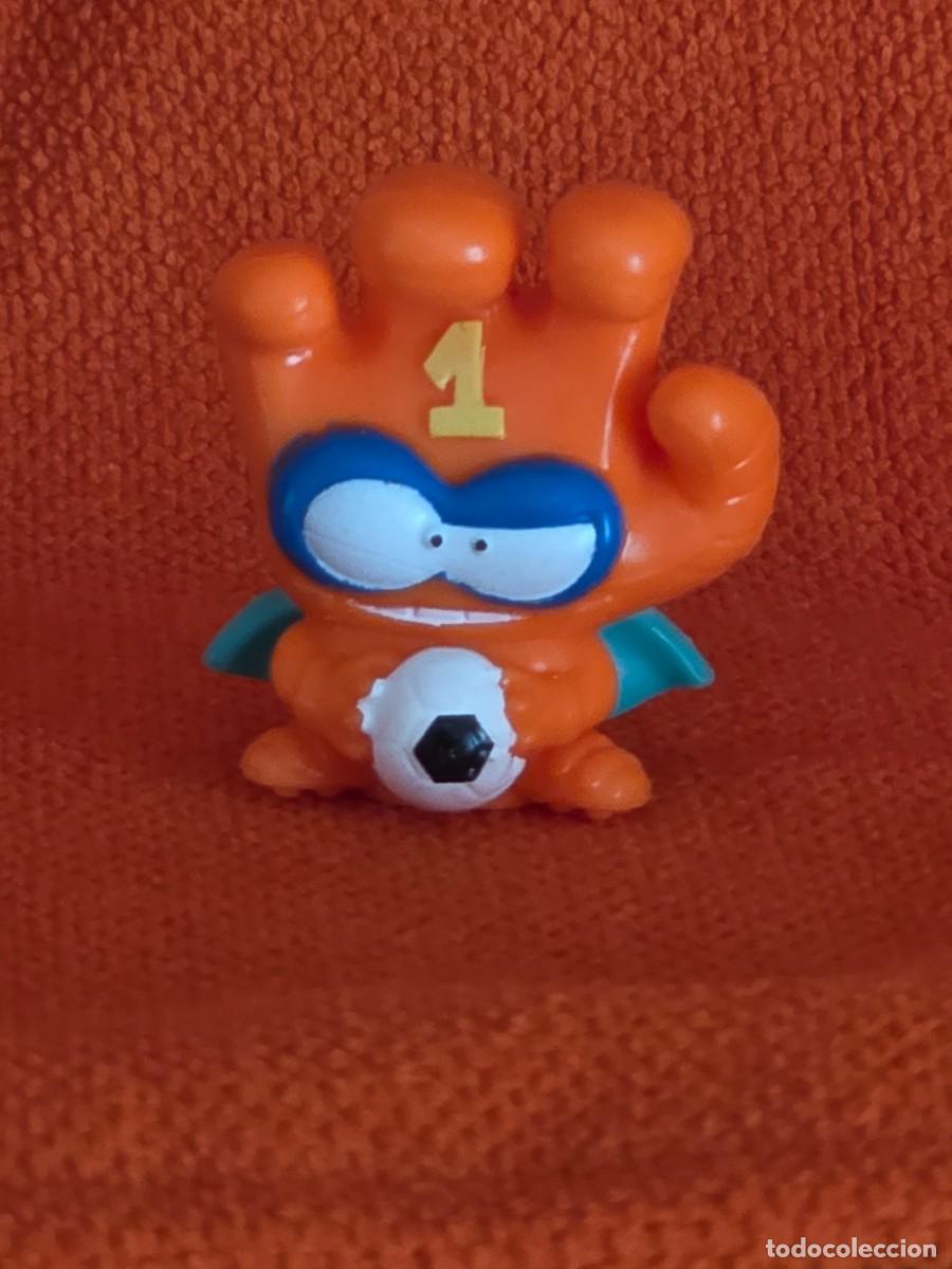Figuras de goma y PVC: SUPERTHINGS N&ordm; V55A FOOT SHOOT - SERIE 16 - SUPERZINGS