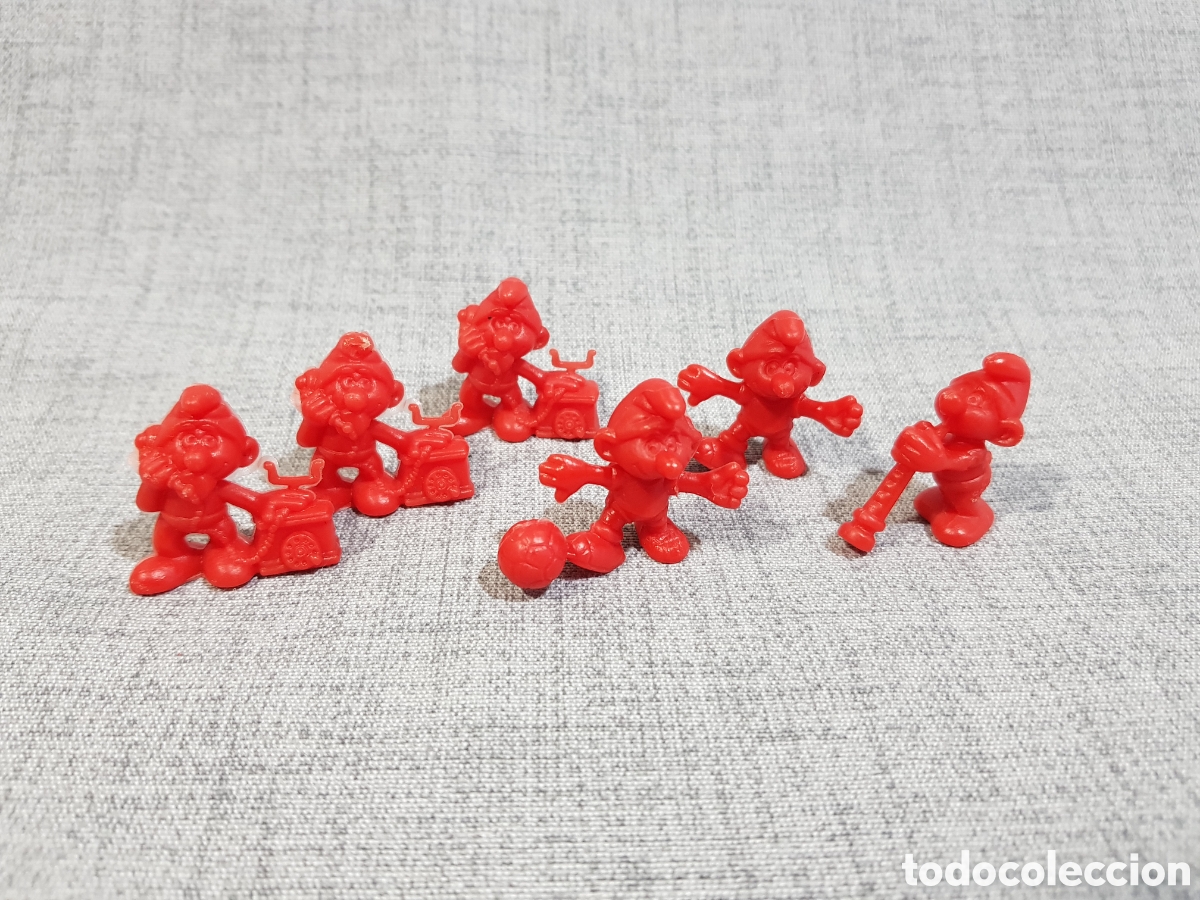 Figuras de goma y PVC: FIGURITAS PITUFOS PEYO DUNKIN COLOR ROJO TEL&Eacute;FONO FUTBOLISTA FLAUTISTA
