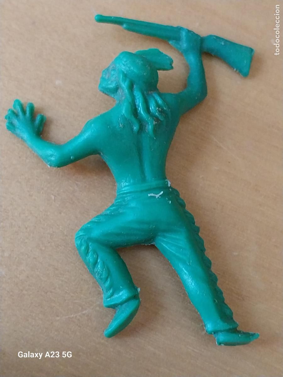 Figuras de goma y PVC: INDIO SUELO OESTE FIGURA BASICA PLASTICO 7.6 CMS ALTO VINTAGE VERDE ***