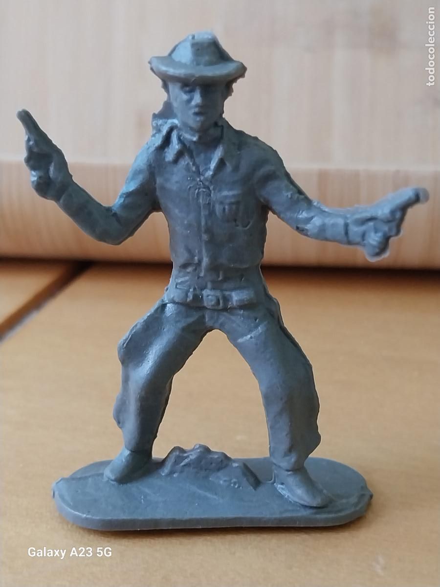 Figuras de goma y PVC: SHERIFF COWBOY VAQUERO PISTOLAS FIGURA BASICA PLASTICO 5.6CMS ALTO VINTAGE GRIS ***