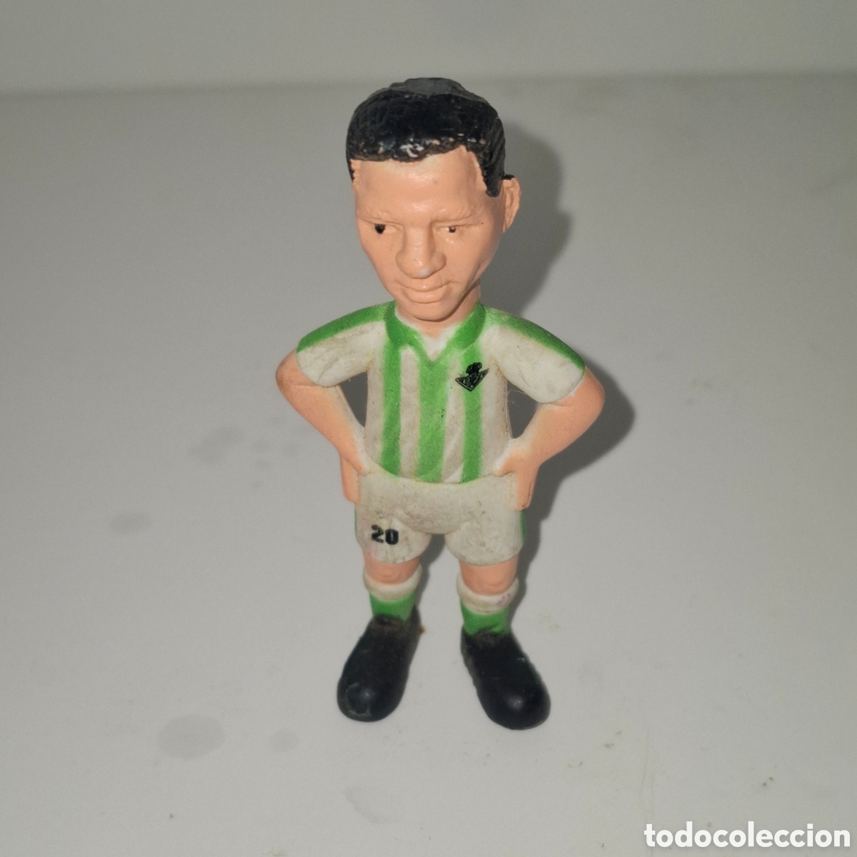 Figuras de goma y PVC: FIGURA DE PVC OLIAS JUGADOR FUTBOL REAL BETIS A&Ntilde;OS 90