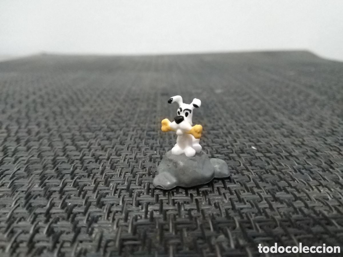 Figuras de goma y PVC: FIGURA PVC ASTERIX Y OBELIX PLASTOY UDERZO GOSCINNY COMICS TEBEOS IDEAFIX PERRO HUESO SOBRE ROCA 2CM