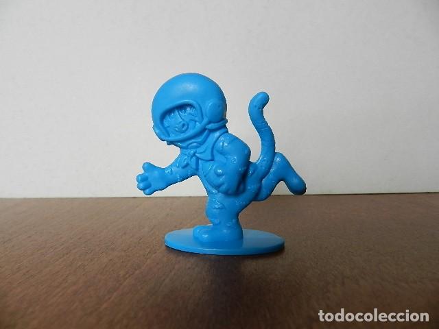 Figuras de goma y PVC: Figura frosties promocional kellog monocromatica azul cereales promocional TONY rugby sports 1991