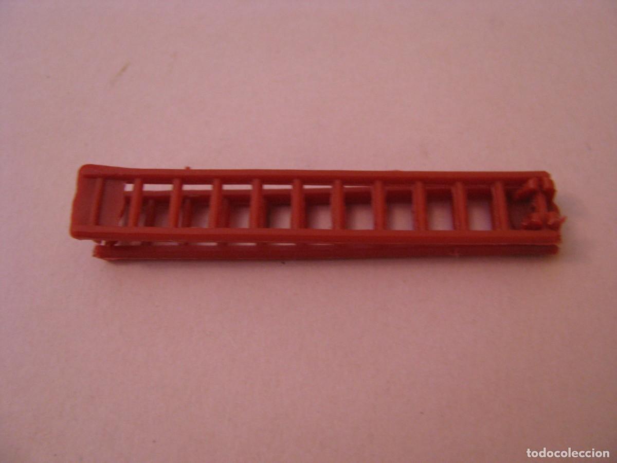 Figuras de goma y PVC: FIGURAS DE MONTAPLEX. ESCALERA - Foto 2