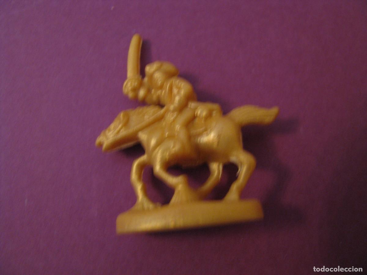 Figuras de goma y PVC: FIGURA DE PVC. JINETE, CABALLERIA. SIN IDENTIFICAR. 3X3 CM