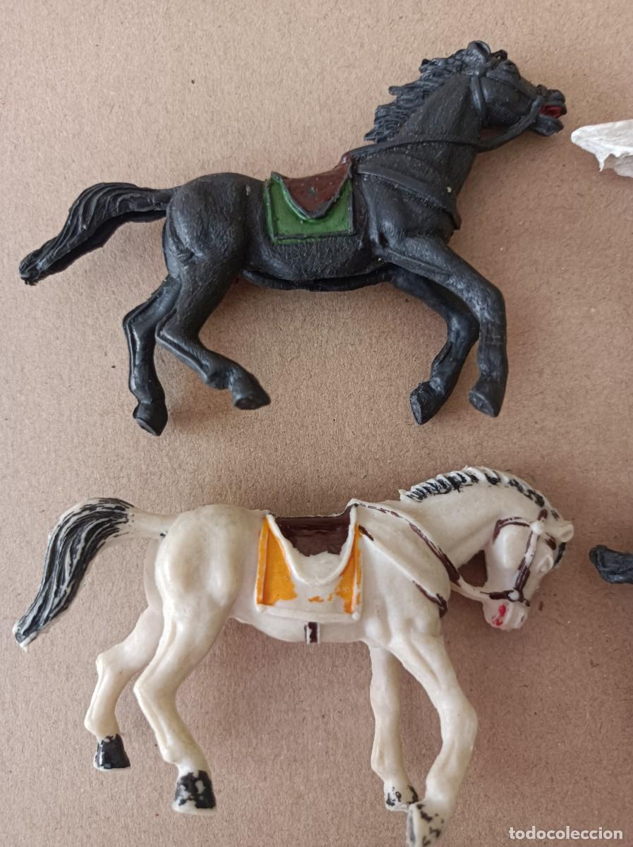 Figuras de goma y PVC: LOTE DE INDIOS Y VAQUEROS DE PL&Aacute;STICO FABRICANTE JECSAN - Foto 20