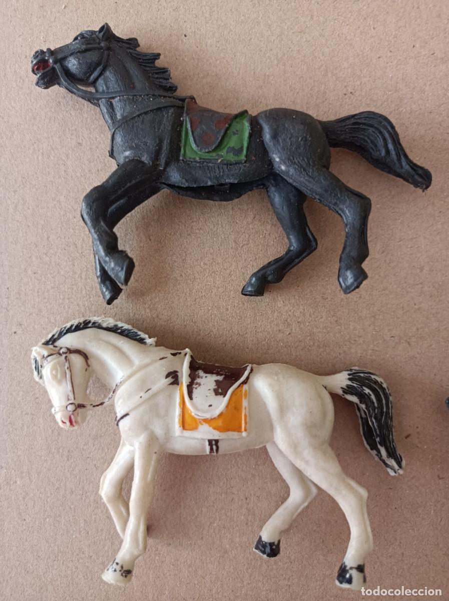 Figuras de goma y PVC: LOTE DE INDIOS Y VAQUEROS DE PL&Aacute;STICO FABRICANTE JECSAN - Foto 21