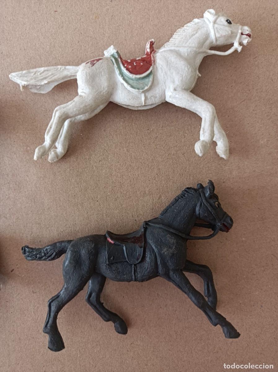 Figuras de goma y PVC: LOTE DE INDIOS Y VAQUEROS DE PL&Aacute;STICO FABRICANTE JECSAN - Foto 22