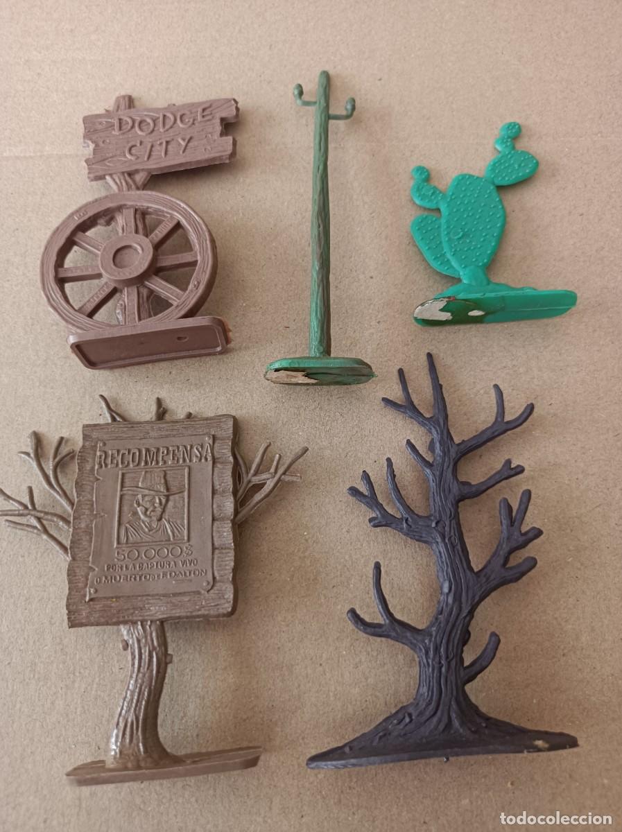 Figuras de goma y PVC: LOTE DE INDIOS Y VAQUEROS DE PL&Aacute;STICO FABRICANTE JECSAN - Foto 27