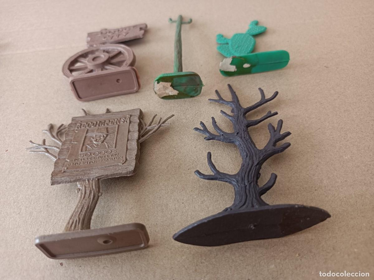 Figuras de goma y PVC: LOTE DE INDIOS Y VAQUEROS DE PL&Aacute;STICO FABRICANTE JECSAN - Foto 28