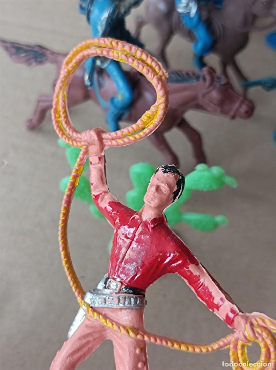 Figuras de goma y PVC: LOTE VAQUEROS INDIOS Y ACCESORIOS DE PL&Aacute;STICO FABRICANTE COMANSI - Foto 3