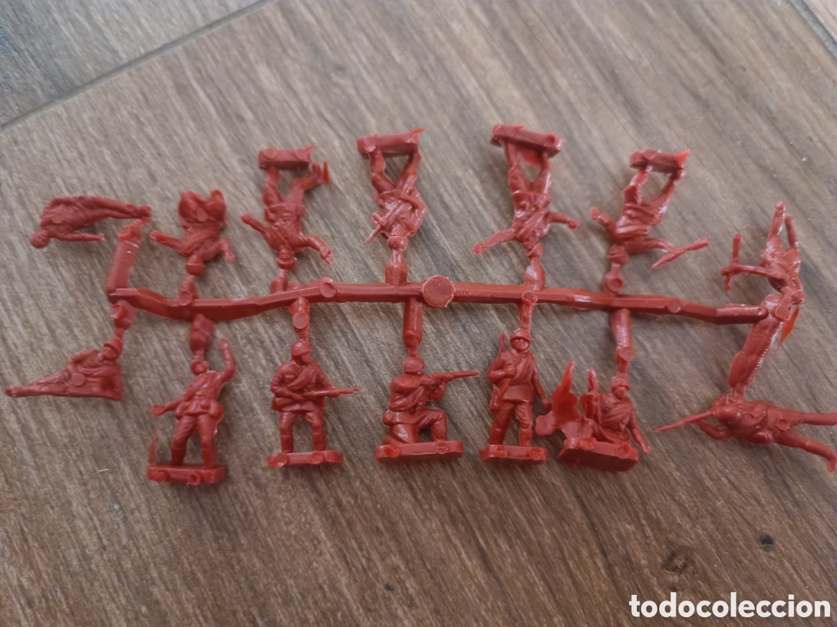 Figuras de goma y PVC: Colada de rusos - montaplex