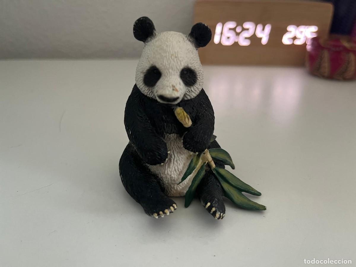 Figuras de goma y PVC: JUGUETE DE GOMA Y PVC ANIMAL SCHLEICH OSO PANDA COMIENDO BAMBU