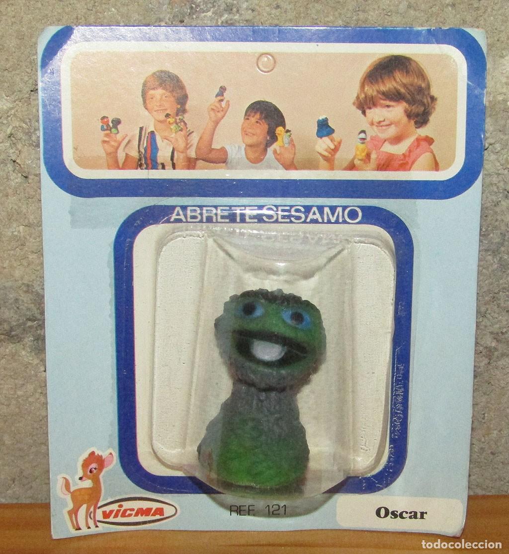 Figuras de goma y PVC: ANTIGUA MARIONETA DE DEDO DE BARRIO SESAMO, DE VICMA: OSCAR - NUEVA Y EN SU BLISTER