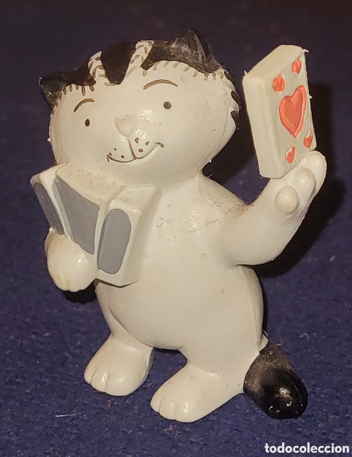Figuras de goma y PVC: DIFICIL: Bonita figura pvc goma del Gato Jacob Kater Jakob con naipes marca Maia Borges Portugal