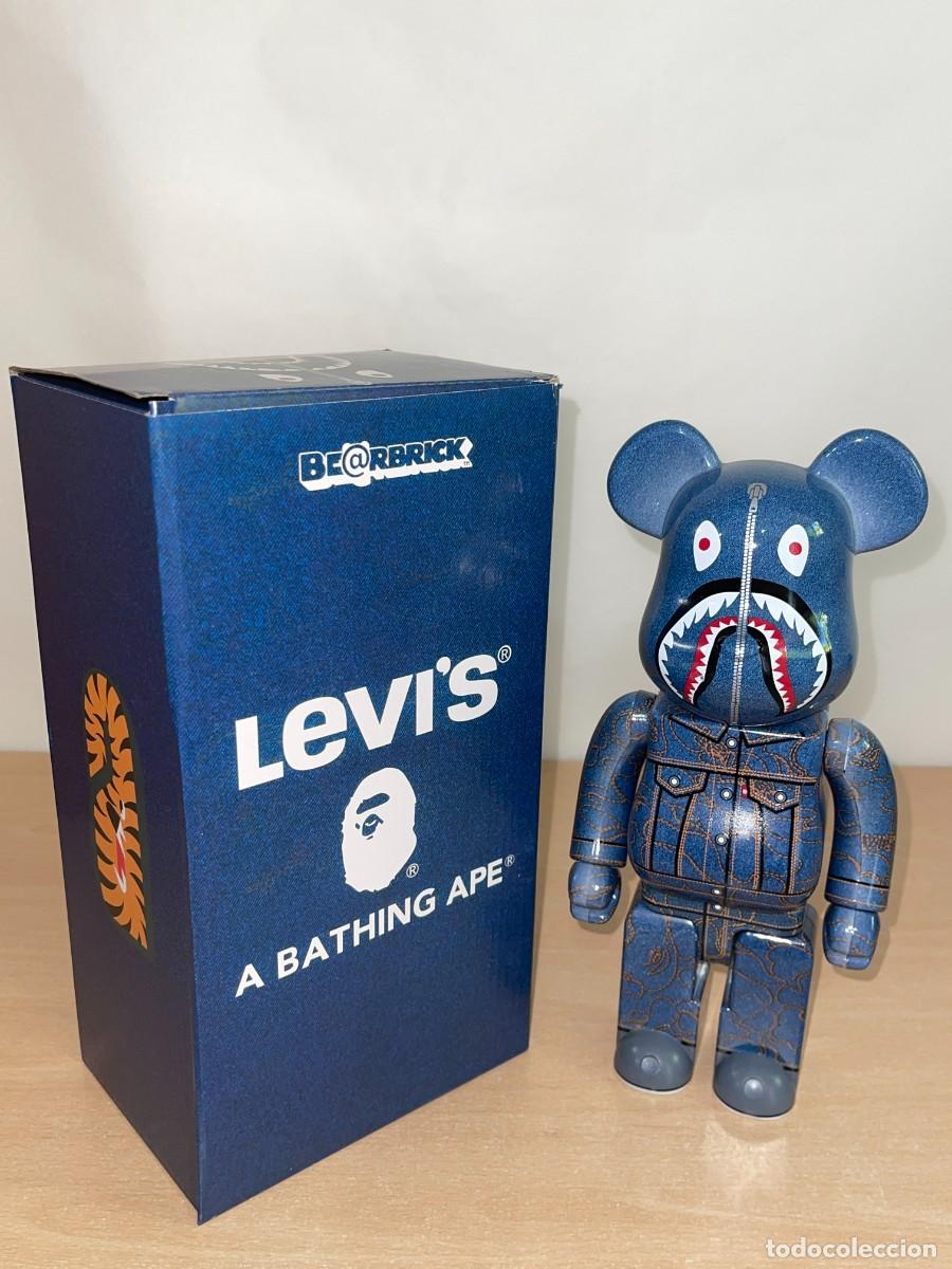 Figuras de goma y PVC: Figura Bearbrick Levi's x Bape A Bathing Ape 400% 28cm Medicom Toy con caja Levis Shark Hoodie