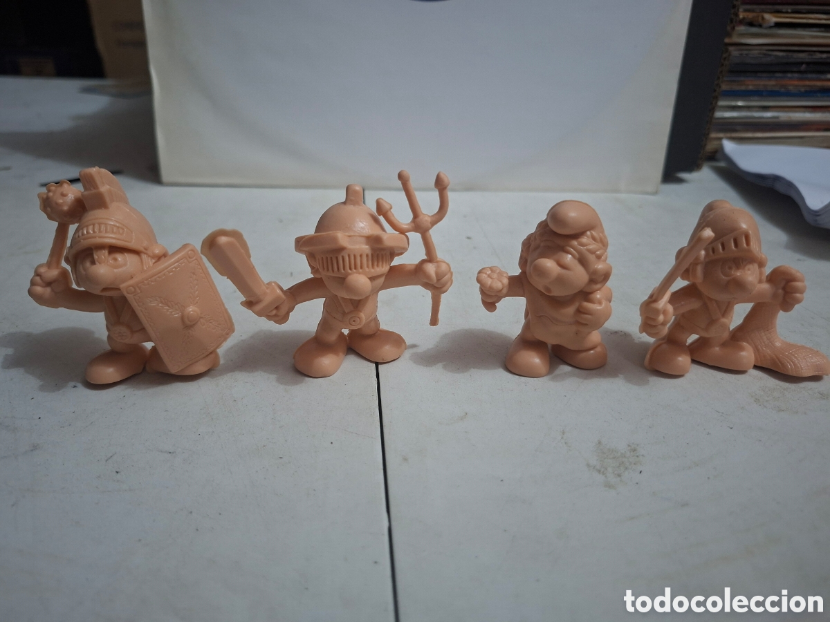 Figuras de goma y PVC: Lote pitufos romanos sin pintar