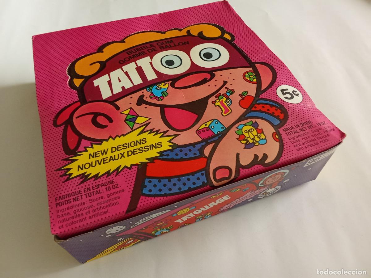 Figuras de goma y PVC: Caja con 95 sobres Dunkin Tattoo con calcamon&iacute;a Gallina Blanca Barcelona a&ntilde;os 70