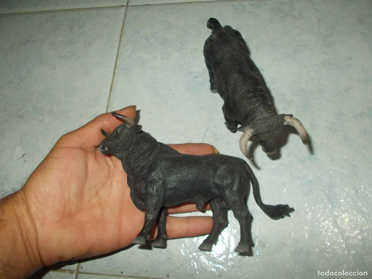 Figuras de goma y PVC: TOROS, 2 Figuras Tipo Schleich: 1 COLLECTA + 1 DEQUBE. Figura Toro PVC Animal Mu&ntilde;eco