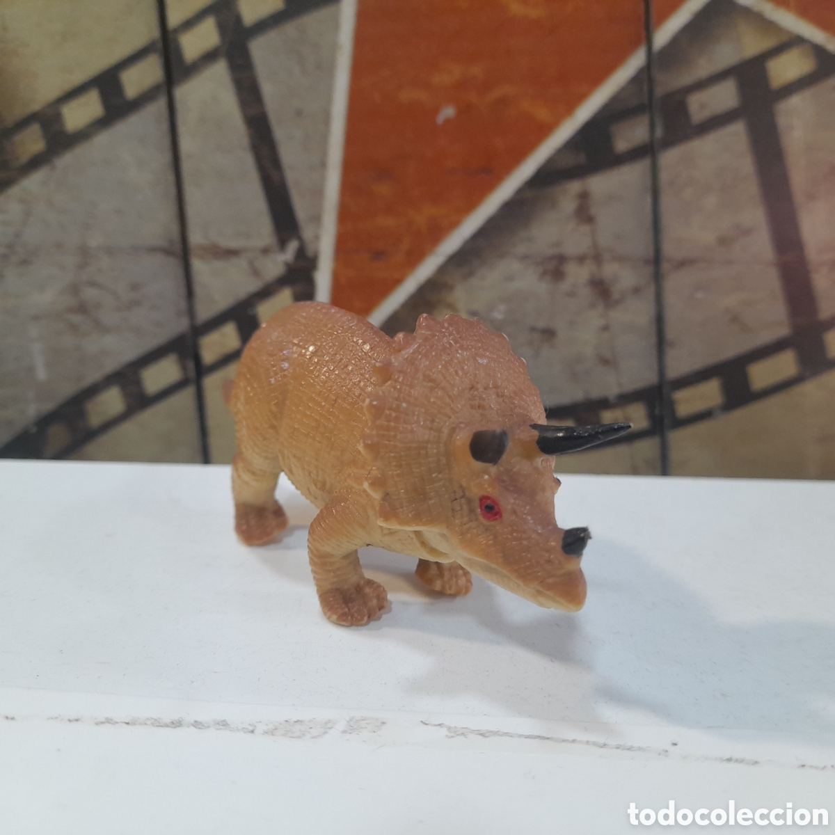 Figuras de goma y PVC: Figura dinosaurio: Triceratop