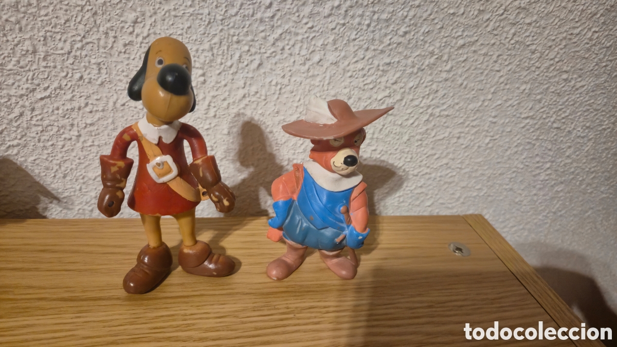 Figuras de goma y PVC: Dos antiguas figuras de Pvc Dartacan y los 3 Mosqueperros. Dogtanian. A&ntilde;os 80