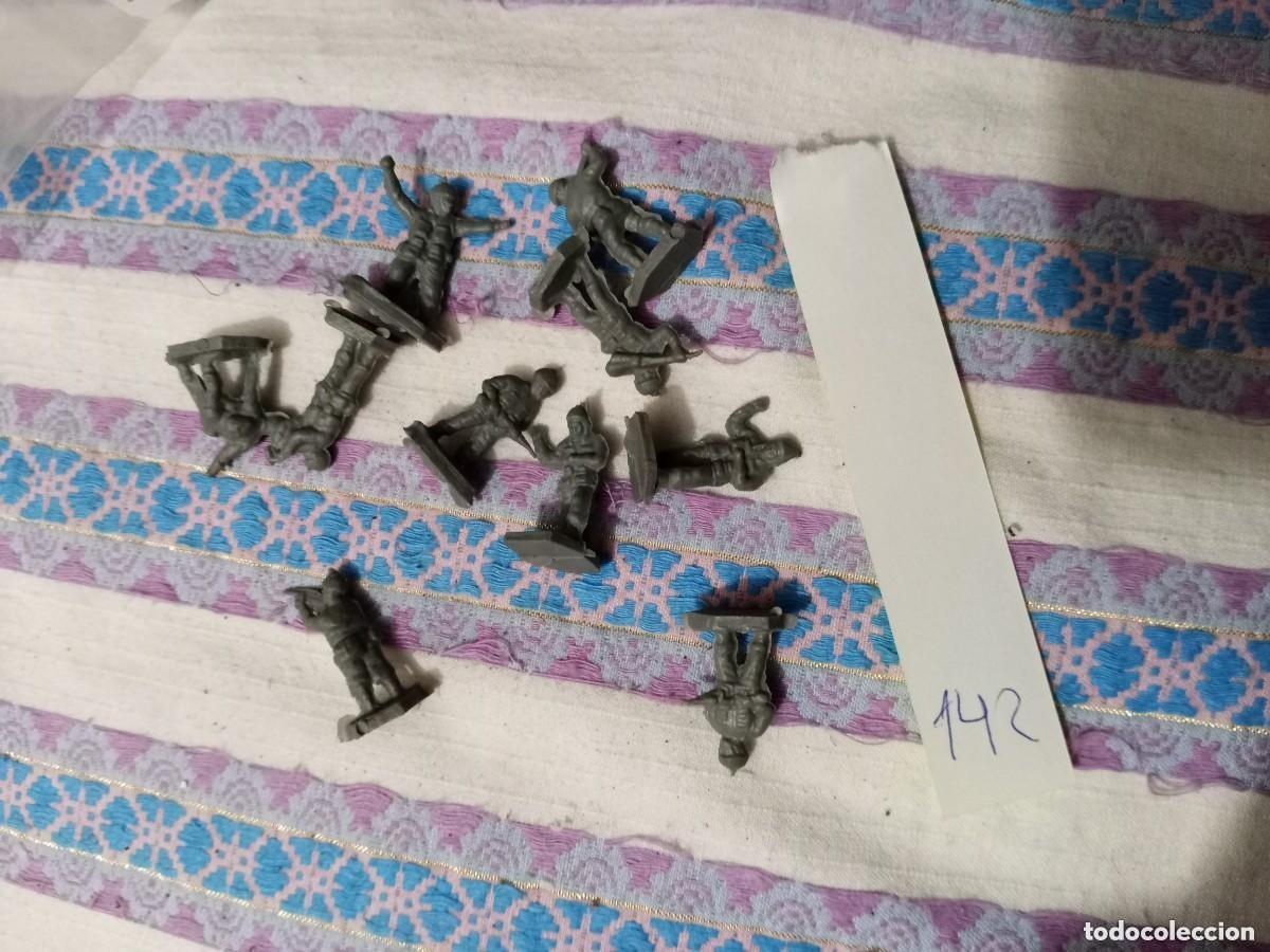 Figuras de goma y PVC: MONTAPLEX HOBBYPLAST AMERICANOS grises N 142
