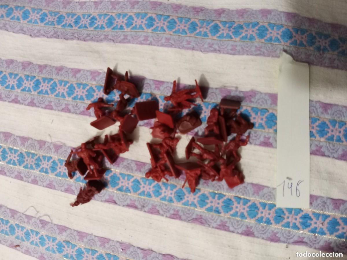 Figuras de goma y PVC: MONTAPLEX SOLDADOS YUGOSLAVOS rojos claros y oscuros N 146