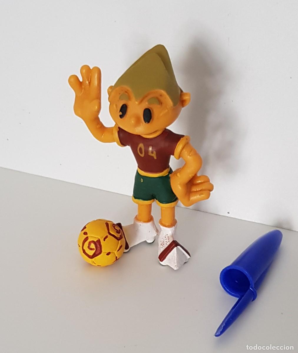 Figuras de goma y PVC: Kinas EURO 2004 (6 cm) - Bola (1/4)