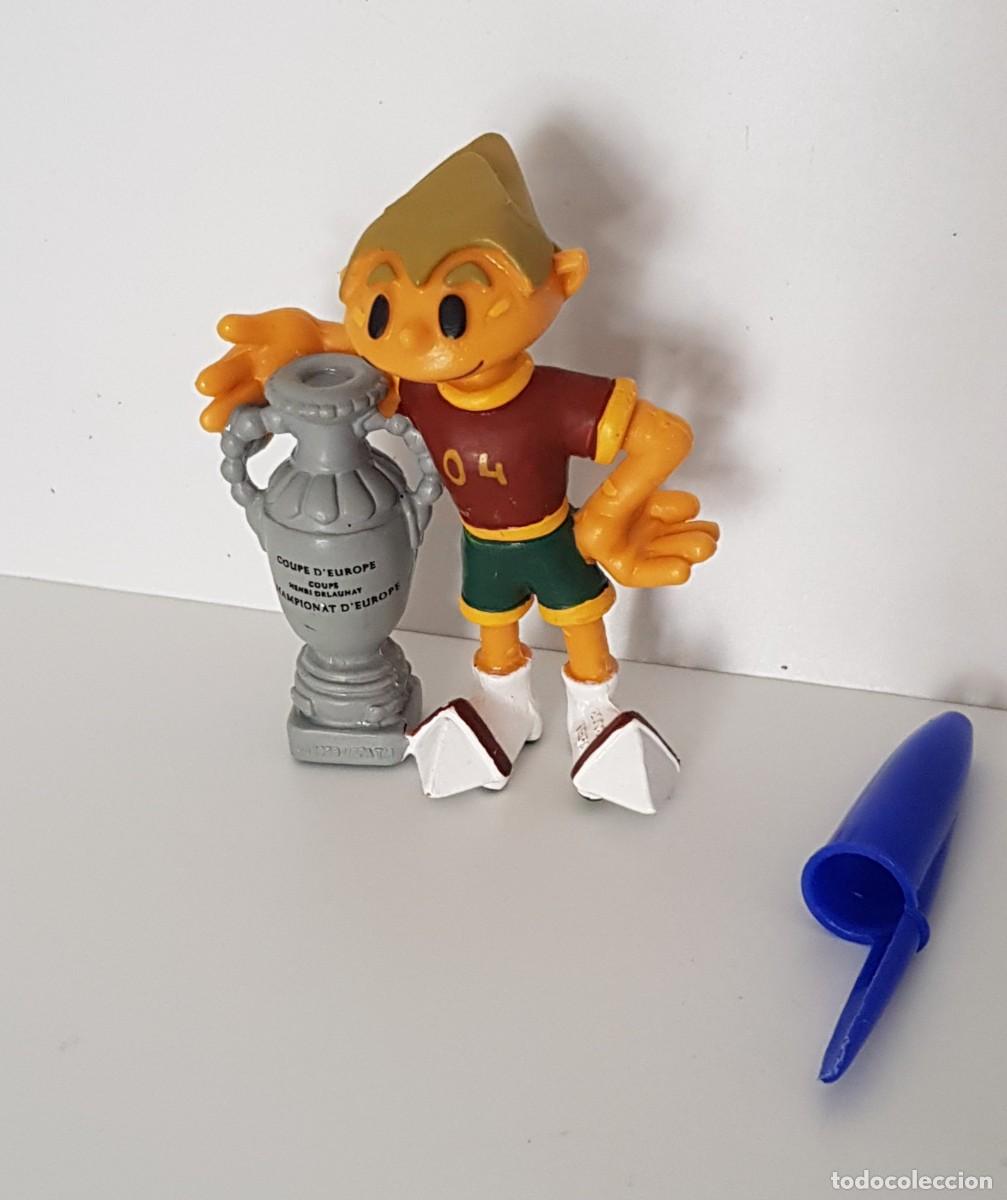Figuras de goma y PVC: Kinas EURO 2004 (6 cm) - Ta&ccedil;a (1/4)