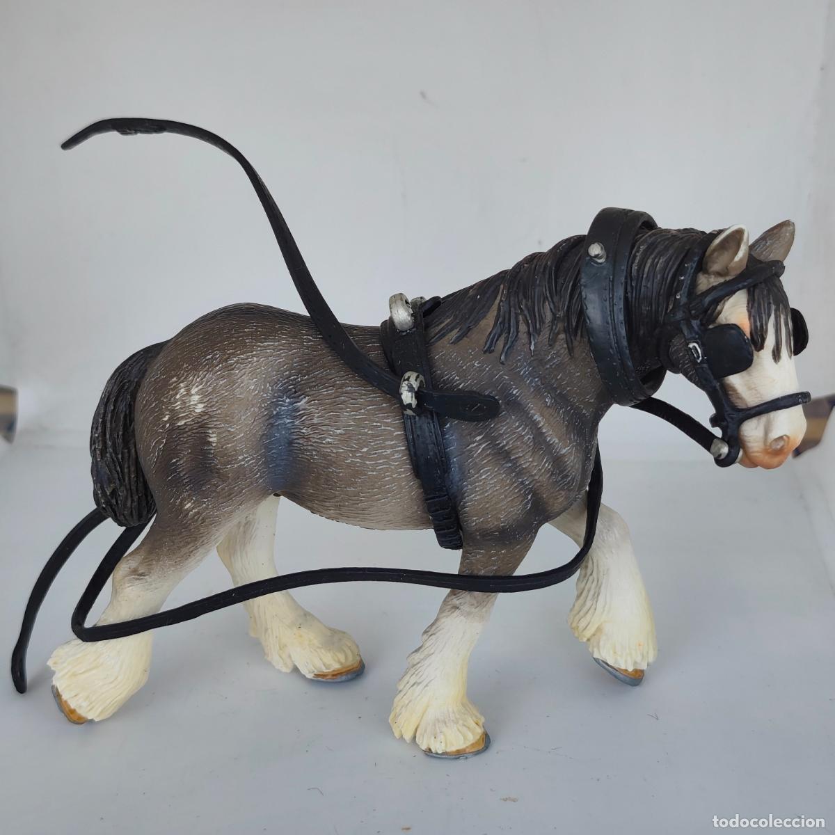 Figuras de goma y PVC: Schleich 40190 carreta/calesa caballo Clydesdale con arn&eacute;s aperos arreos