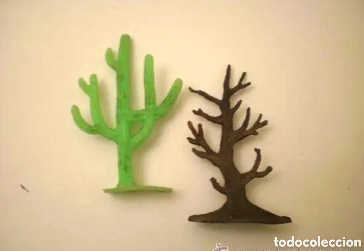 Figuras de goma y PVC: Comansi Oeste. Cactus y Arbol. A&ntilde;os 70