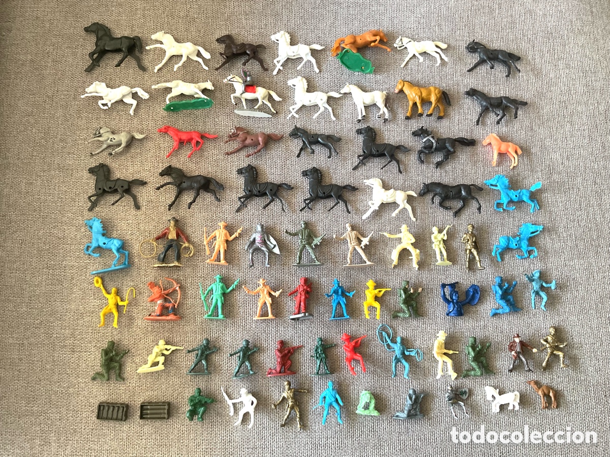 Figuras de goma y PVC: Lote de Antiguas Figuras diferentes Tem&aacute;ticas. Indios, Cowboys, Caballos, Soldados, etc.