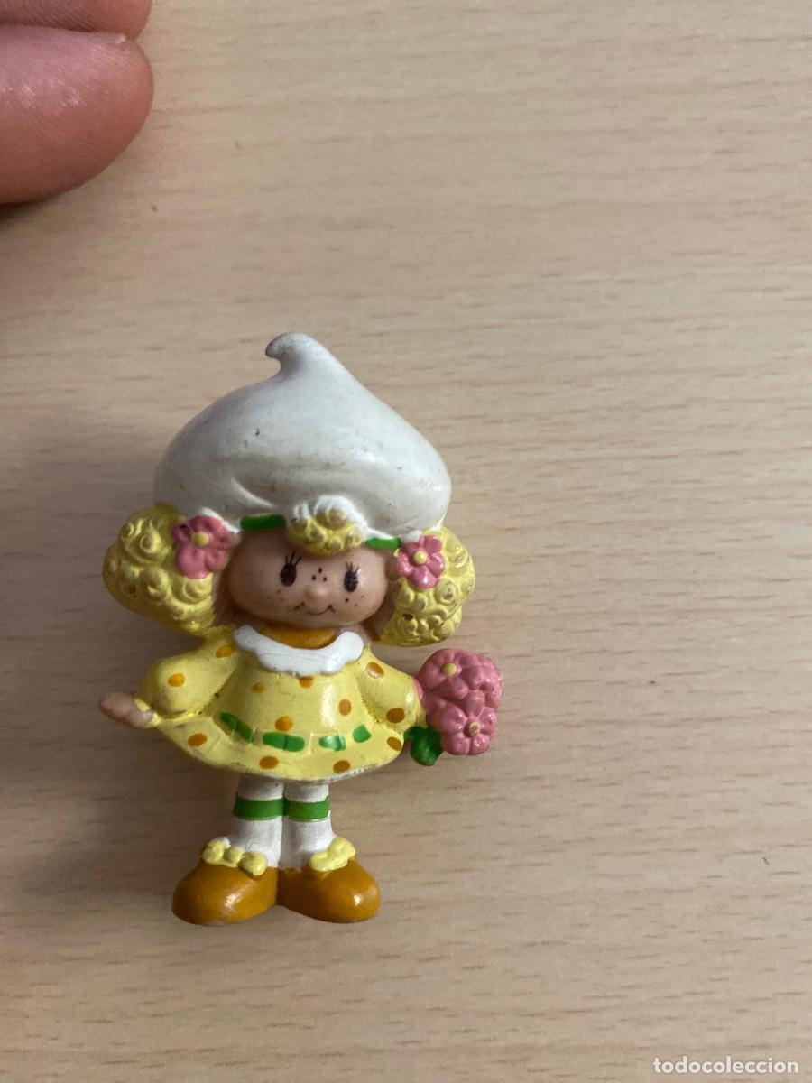 Figuras de goma y PVC: Figura pvc tarta de fresa marca AGC