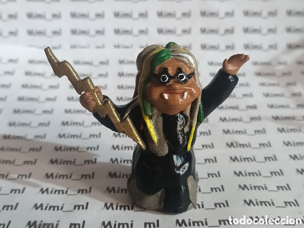 Figuras de goma y PVC: Figura Bruja aver&iacute;a en impresi&oacute;n 3d pintada a mano bola de cristal inspirada en c&oacute;mics spain