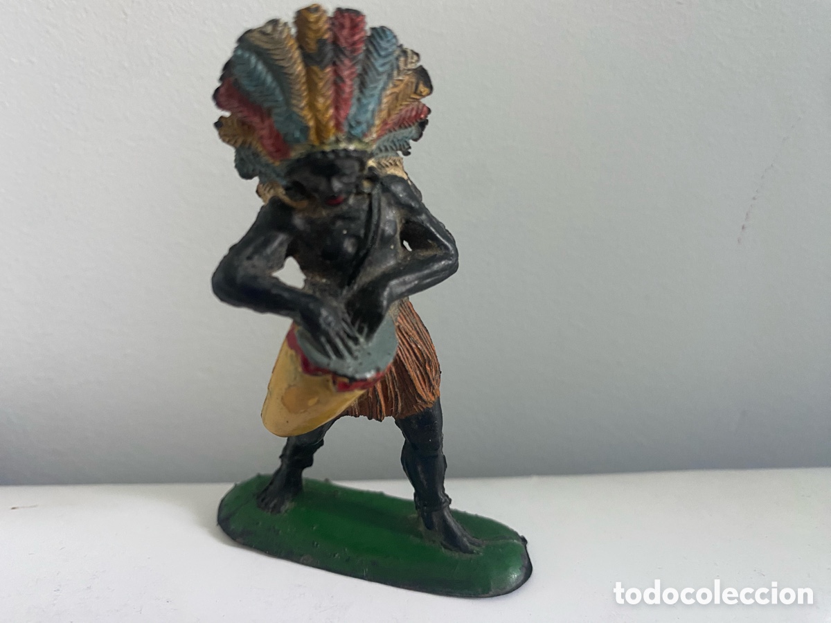 Figuras de goma y PVC: Guerrero kakuana con tambor Pech Hnos