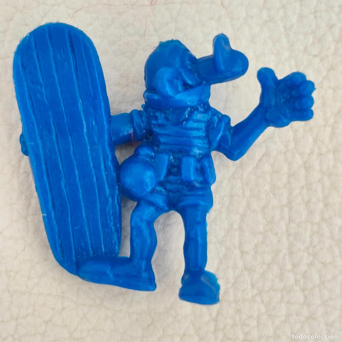 Figuras de goma y PVC: figura dunkin coleccion mortadelo difraces disfraz surf surfista cropan a&ntilde;os 1985 1986 monocrom&aacute;tica