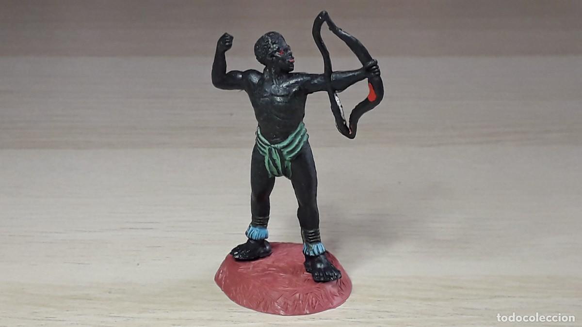 Figuras de goma y PVC: Guerrero Negro &Aacute;frica Salvaje, goma, Alca Capell Barcelona Spain tipo Jecsan, original a&ntilde;os 50.
