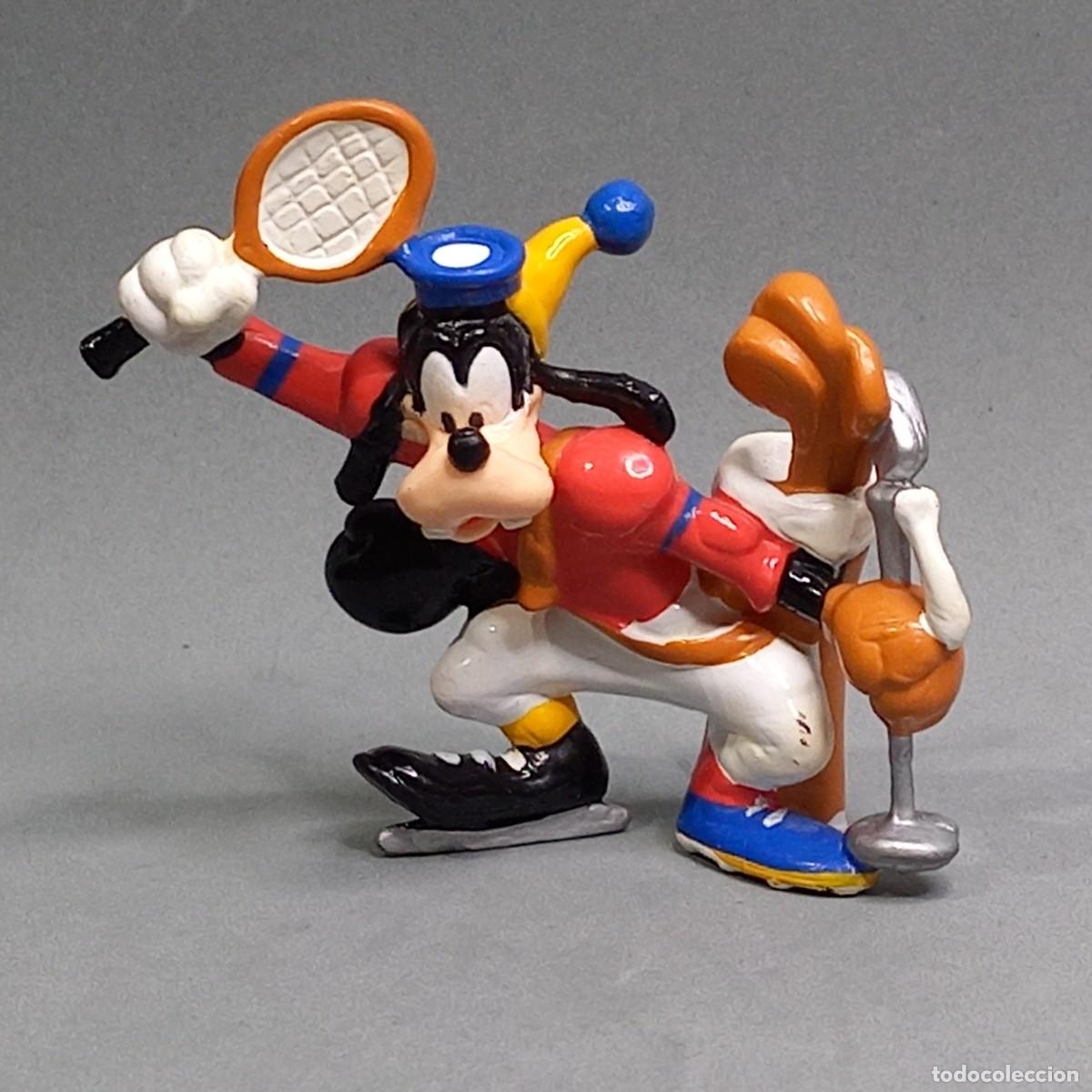 Figuras de goma y PVC: Goofy polideportivo, con elementos de patinaje tenis golf buceo esqu&iacute; boxeo y rugby Disney Applause