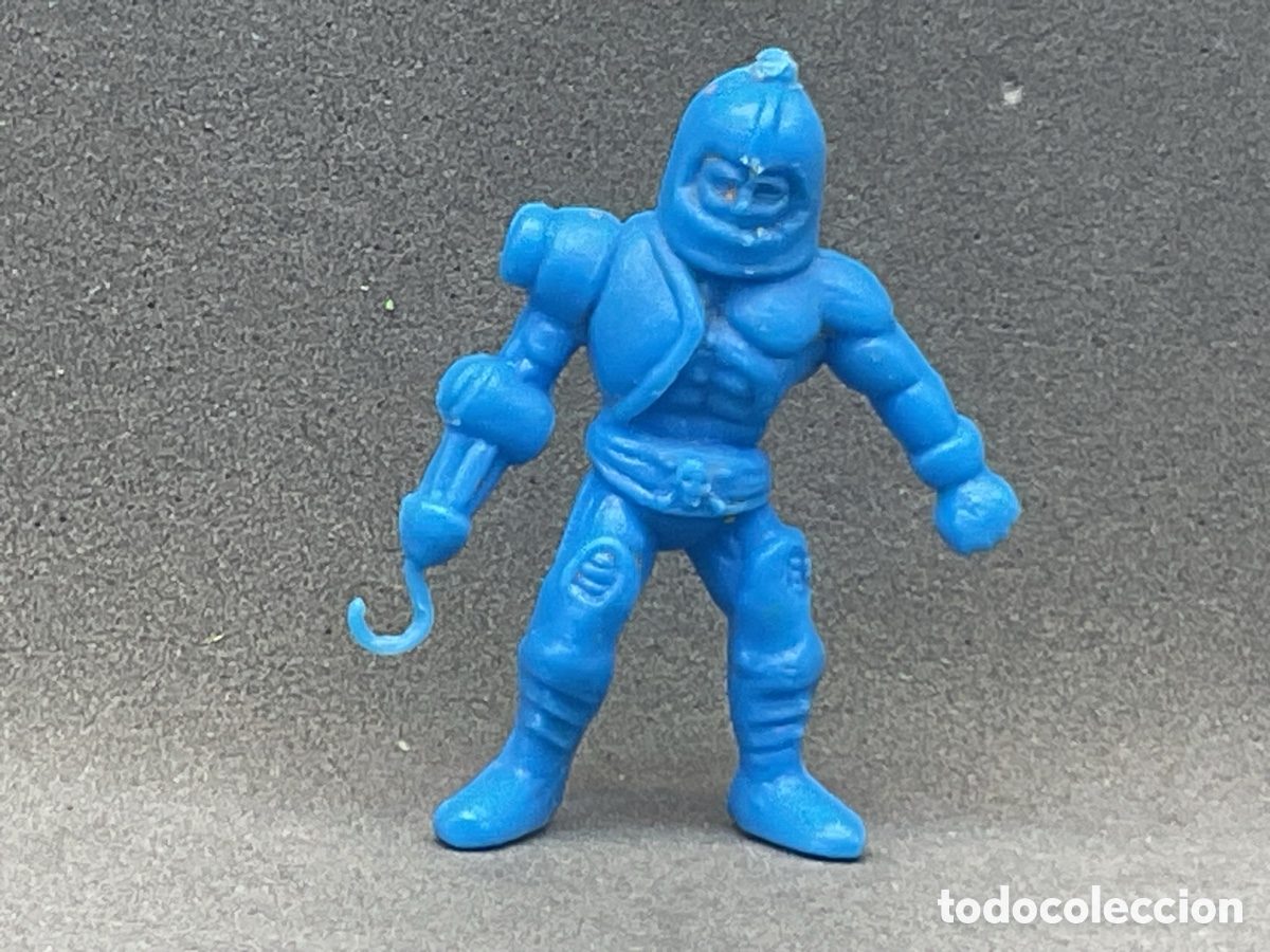 Figuras de goma y PVC: Antigua Figurita Dunkin de la Serie Heman ( Motu) Personaje Trap Jaw. Color Azul