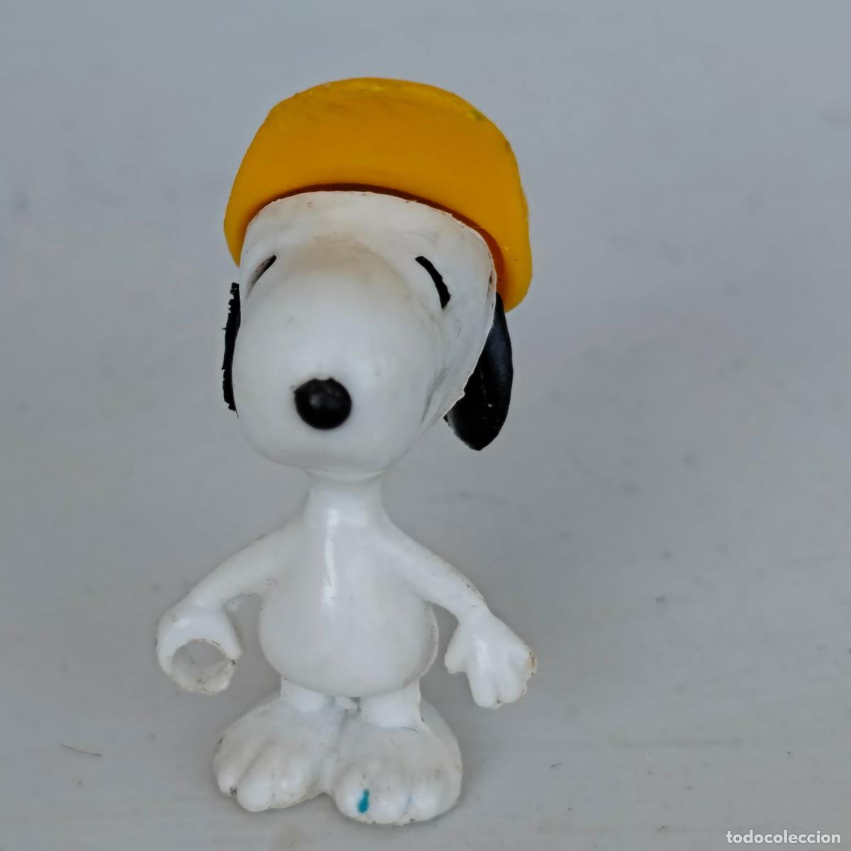 Figuras de goma Kinder: pieza de snoopy kinder peanuts figura mu&ntilde;eco figurita mu&ntilde;equito gorra