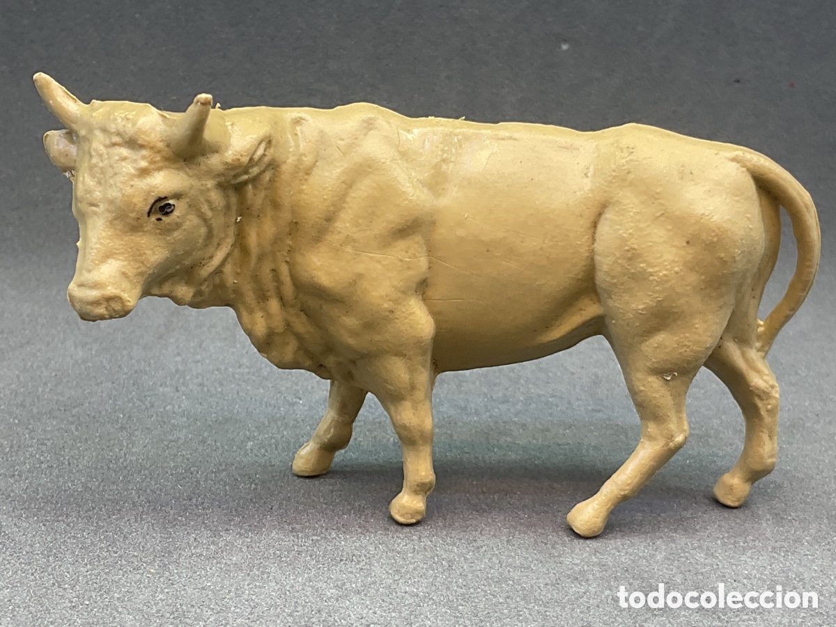 Figuras de goma y PVC: Antigua Figura en Pl&aacute;stico R&iacute;gido de Toro, Vaca, Buey, etc.